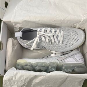Nike White Air VaporMax Flyknit Sneakers